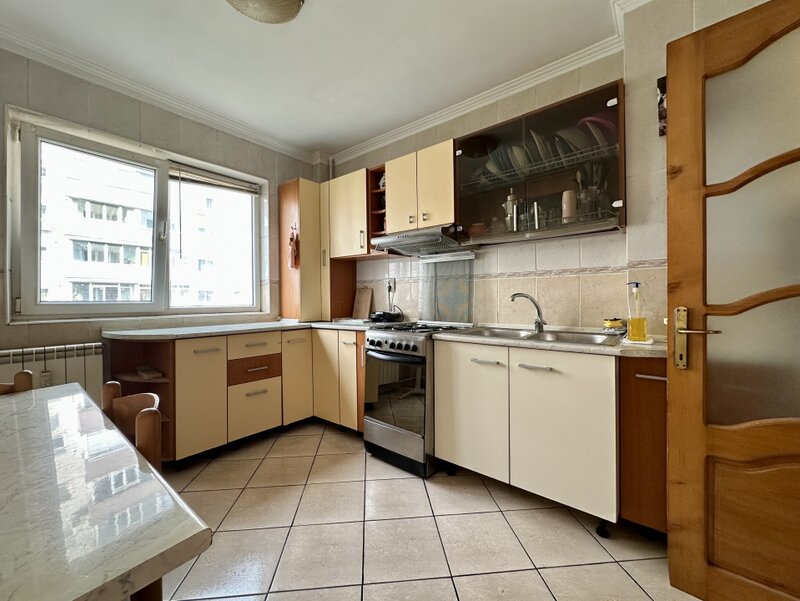 Gorjului, apartament 3 camere 69,5 mp, 2 bai, 2 balcoane, bloc 1979