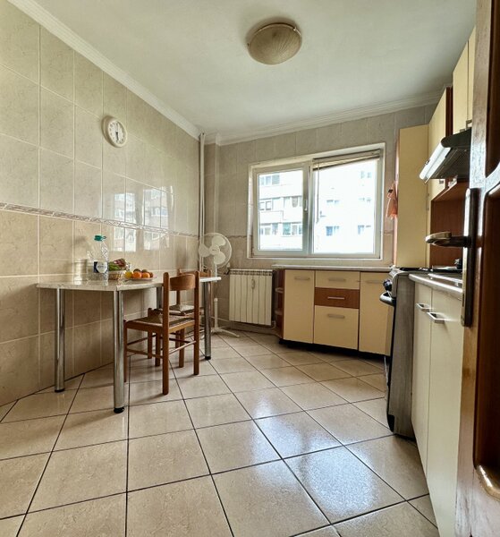 Gorjului, apartament 3 camere 69,5 mp, 2 bai, 2 balcoane, bloc 1979
