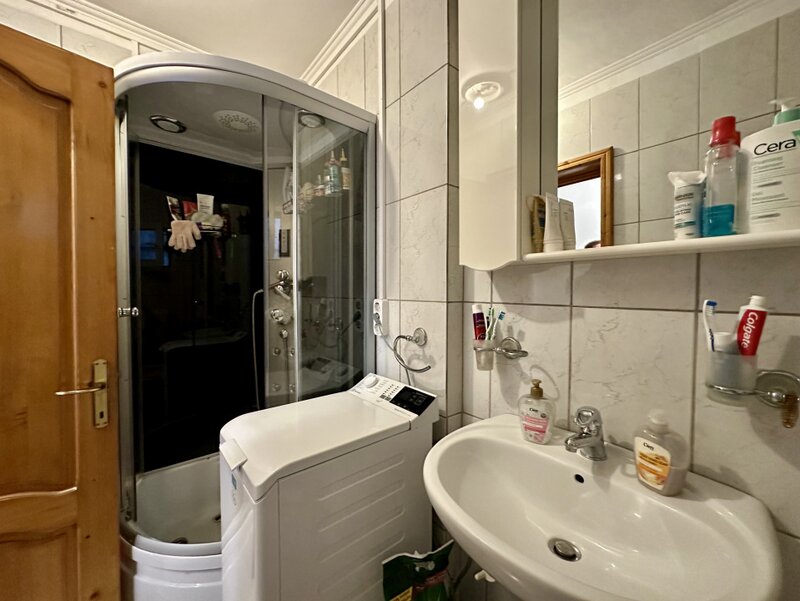Gorjului, apartament 3 camere 69,5 mp, 2 bai, 2 balcoane, bloc 1979