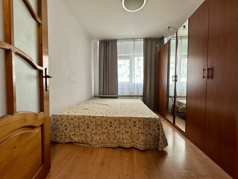 Gorjului, apartament 3 camere 69,5 mp, 2 bai, 2 balcoane, bloc 1979